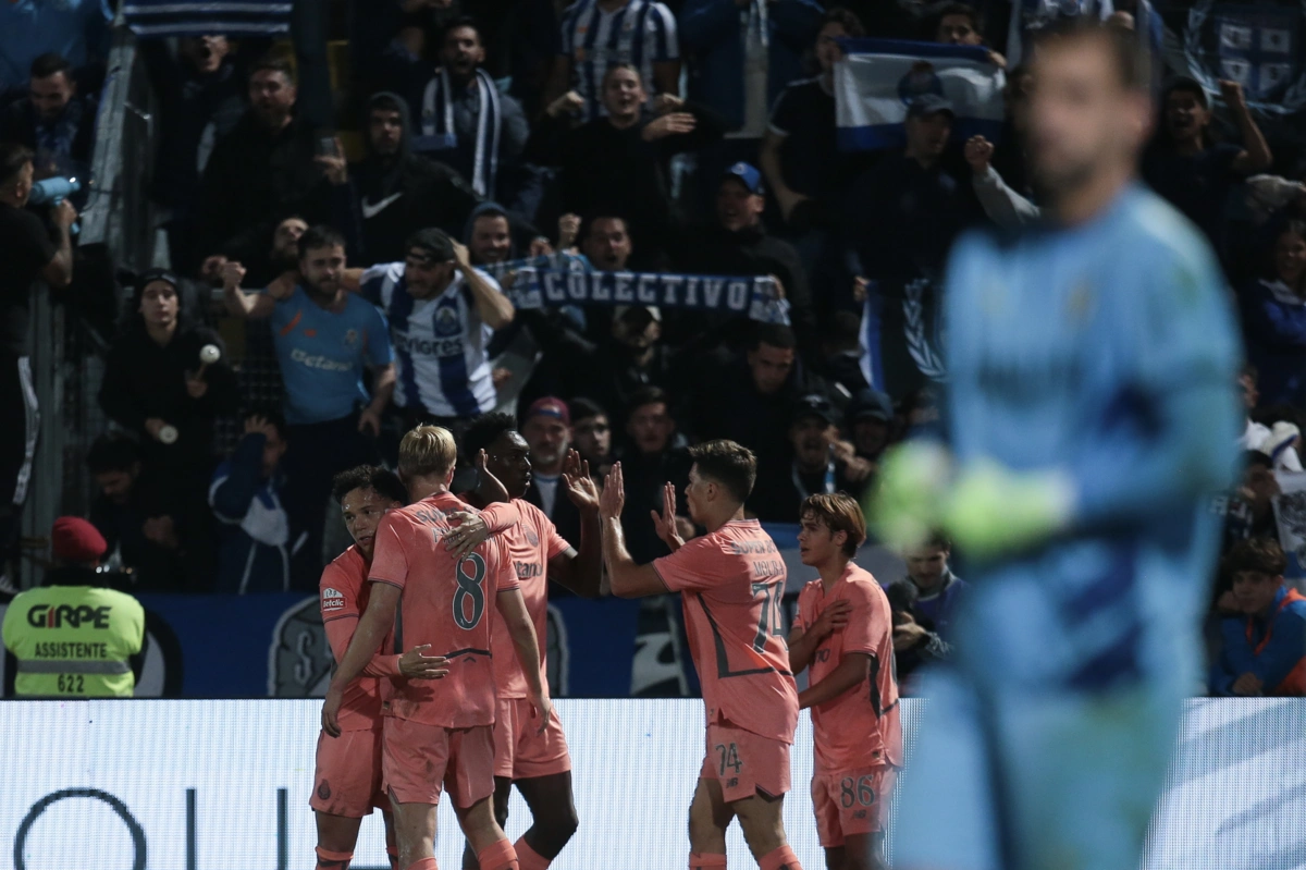 Imagem de contexto do artigo FC Porto segura liderança isolada da I Liga ao vencer Famalicão. Veja o golo