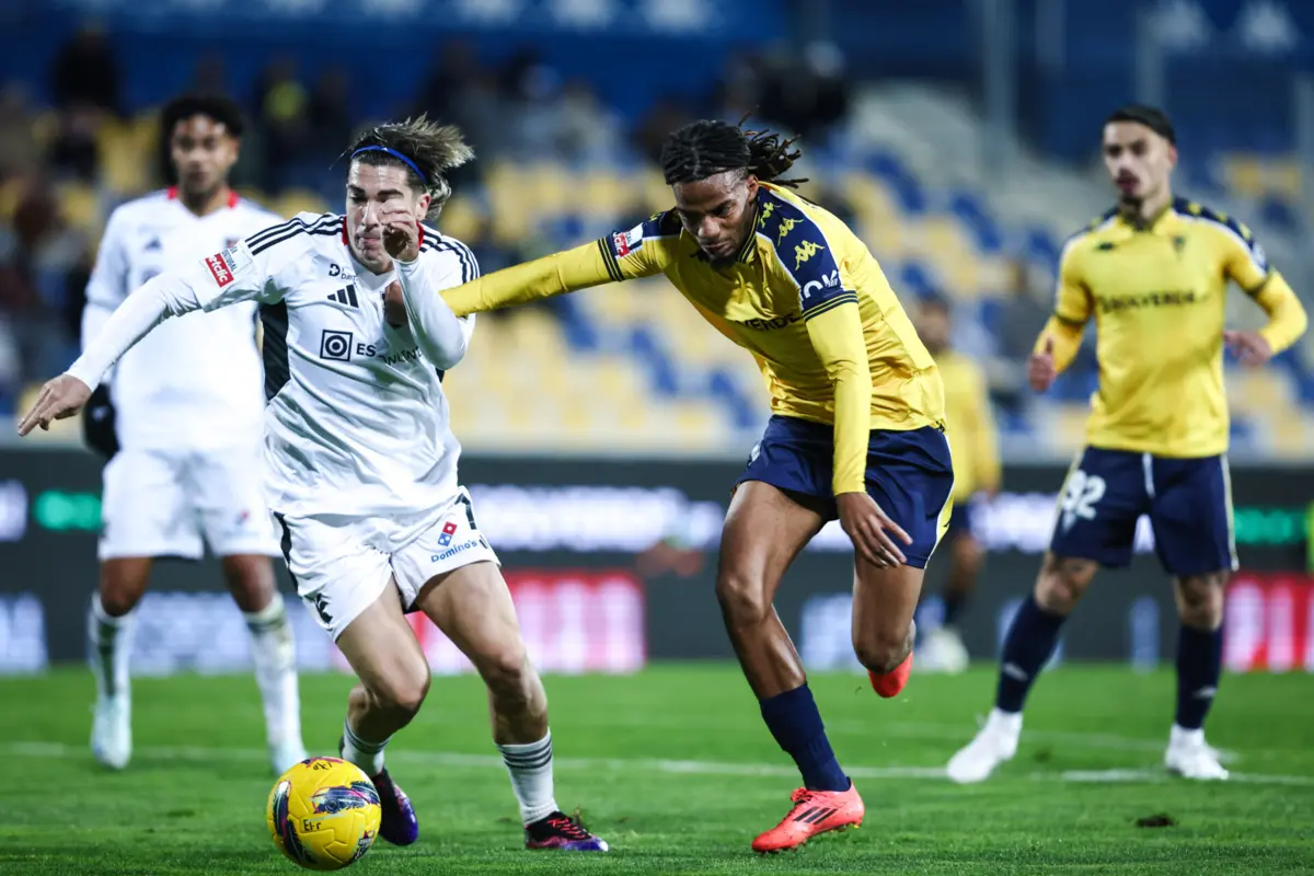 A sexta derrota da época para a I Liga deixa o Estoril Praia, que na próxima jornada visita o Benfica, na 12.ª posição, com 14 pontos, em igualdade com o AVS