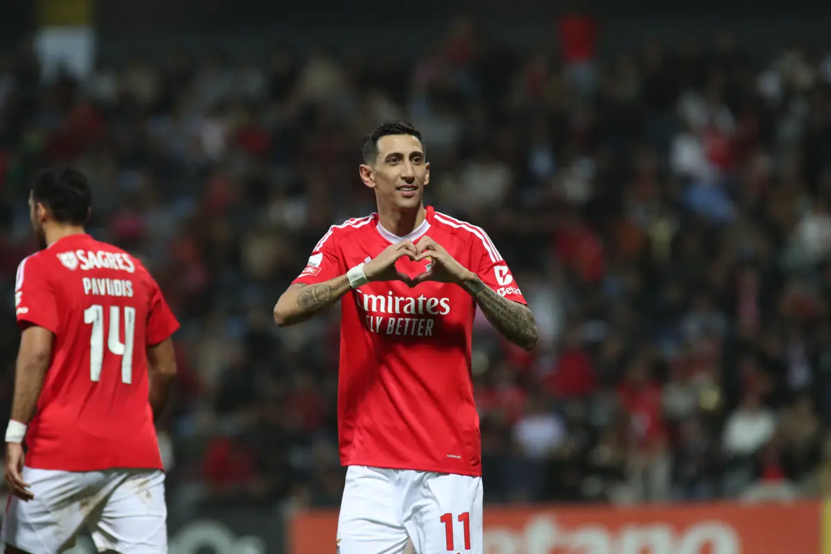 Imagem de contexto do artigo Di María envelheceu dois meses e só lhe faltou a barba para ser Pai Natal: Benfica vence Nacional. Veja os golos