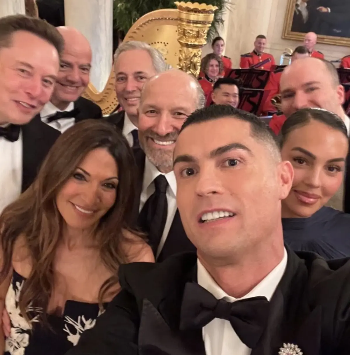 Imagem de contexto do artigo Trump merecedor de "mais respeito" após encontro com Ronaldo: "O meu filho é grande fã"
