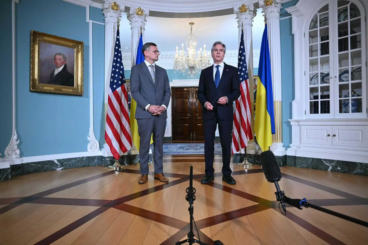 Os chefes da diplomacia norte-americana e ucraniana reuniram-se na sede do Departamento de Estado por ocasião da Cimeira da NATO