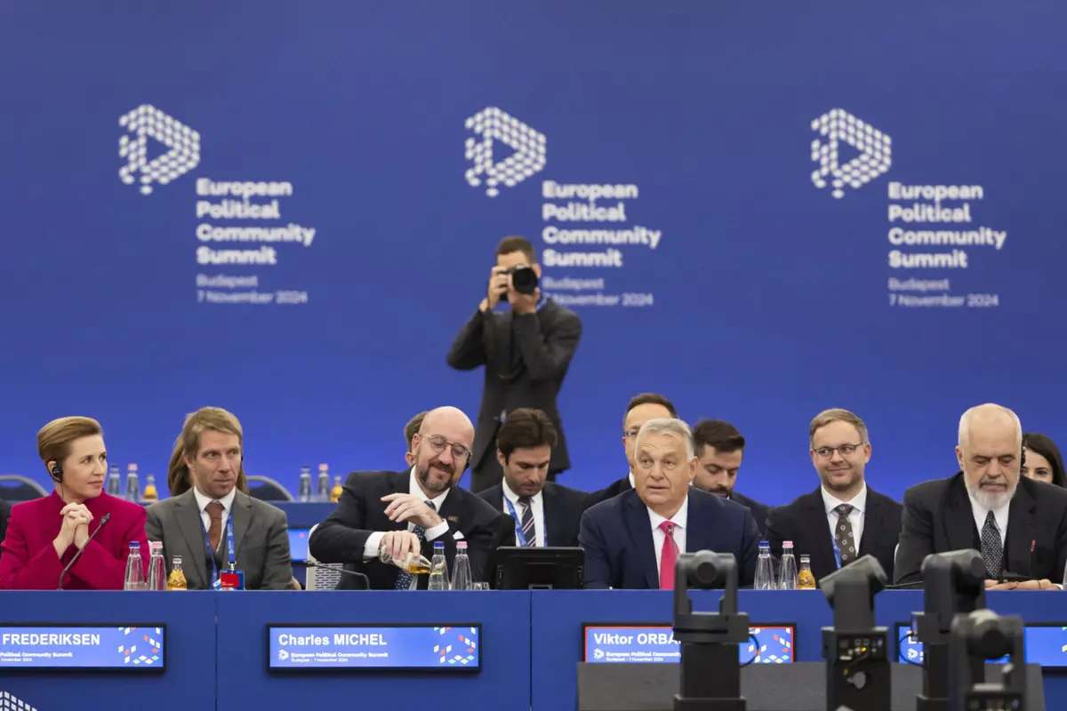 Imagem de contexto do artigo "Sobrevivência da UE está em jogo." Líderes europeus discutem em Budapeste novo acordo sobre competitividade