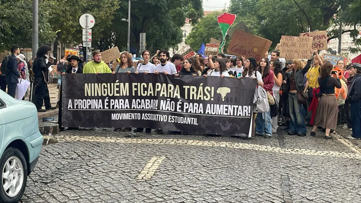 Imagem de contexto do artigo "Propina é para acabar, não para aumentar": centenas de estudantes manifestam-se em Lisboa