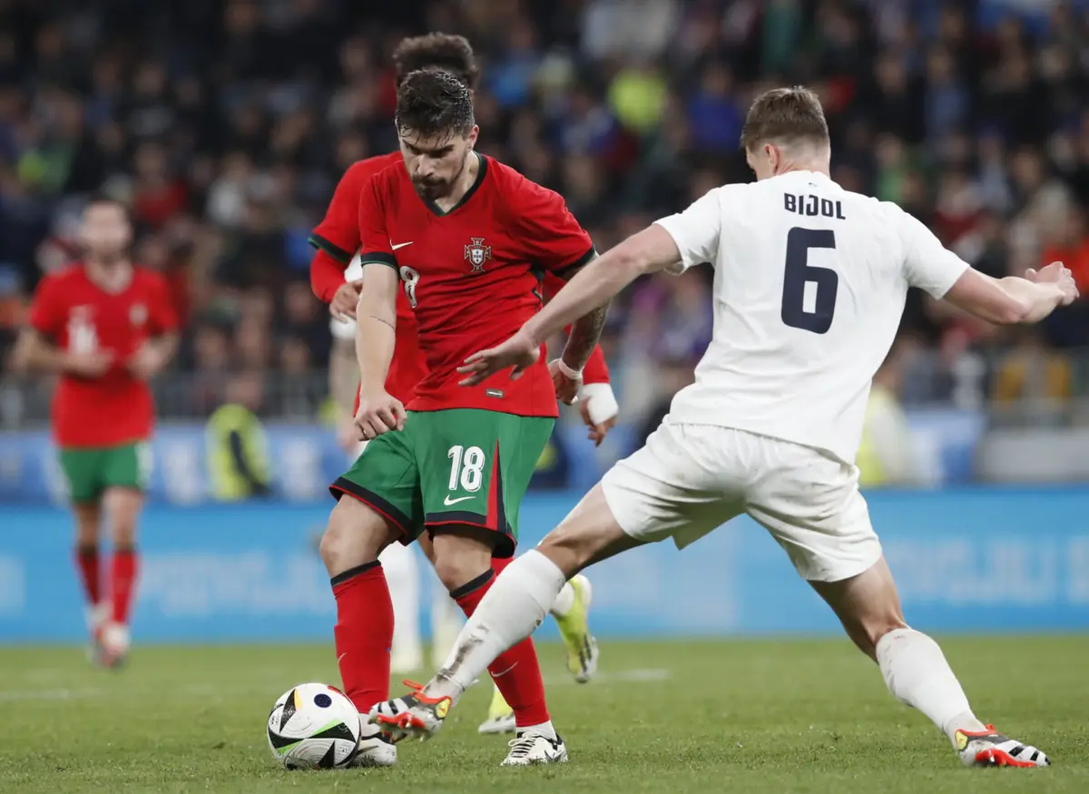 Imagem de contexto do artigo Ao 12.º jogo, Portugal perde pela primeira vez com Roberto Martínez ao comando. Veja os golos