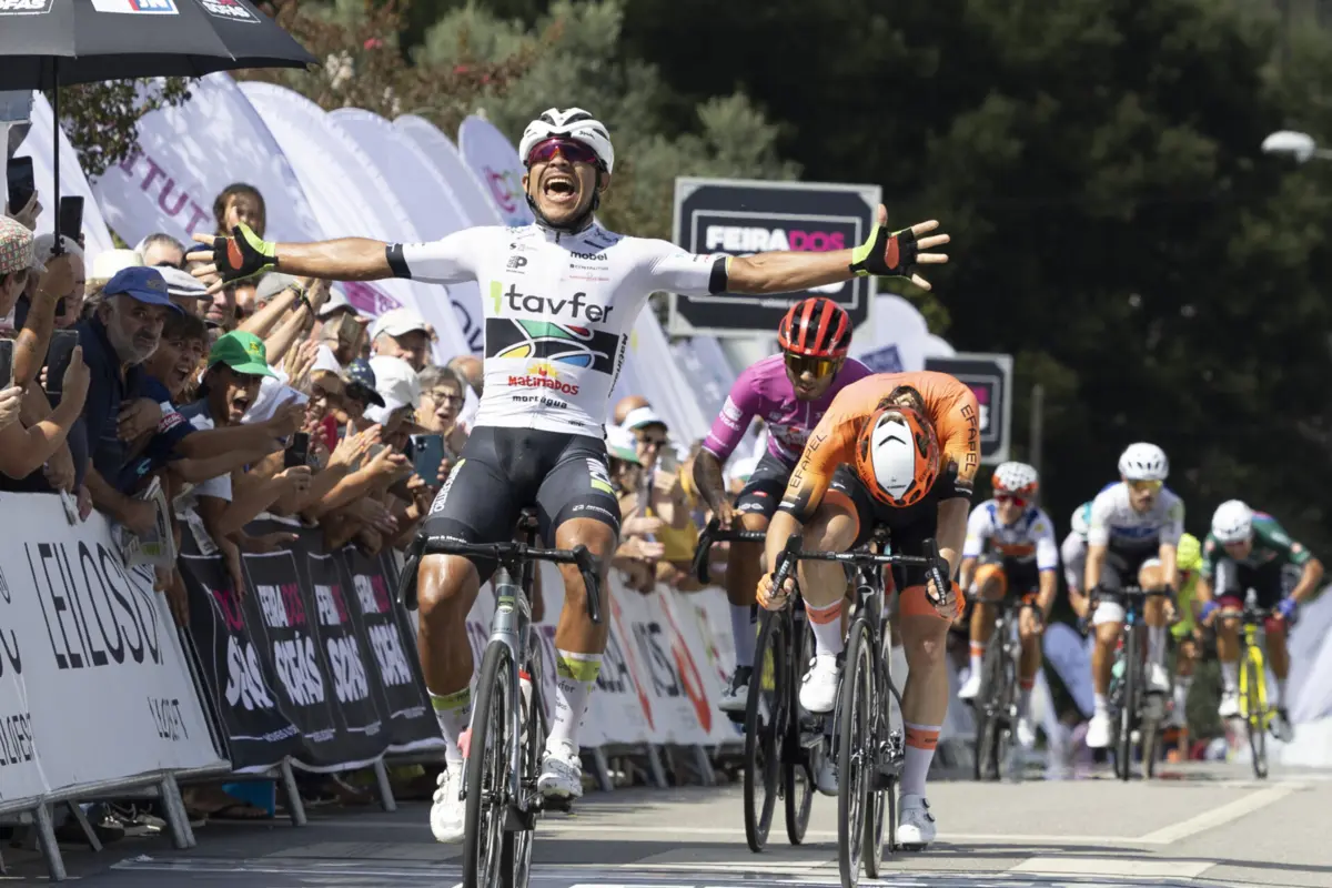 Imagem de contexto do artigo Leangel Liñarez volta a vencer no Grande Prémio JN. Camisola amarela segue com Tomas Contte