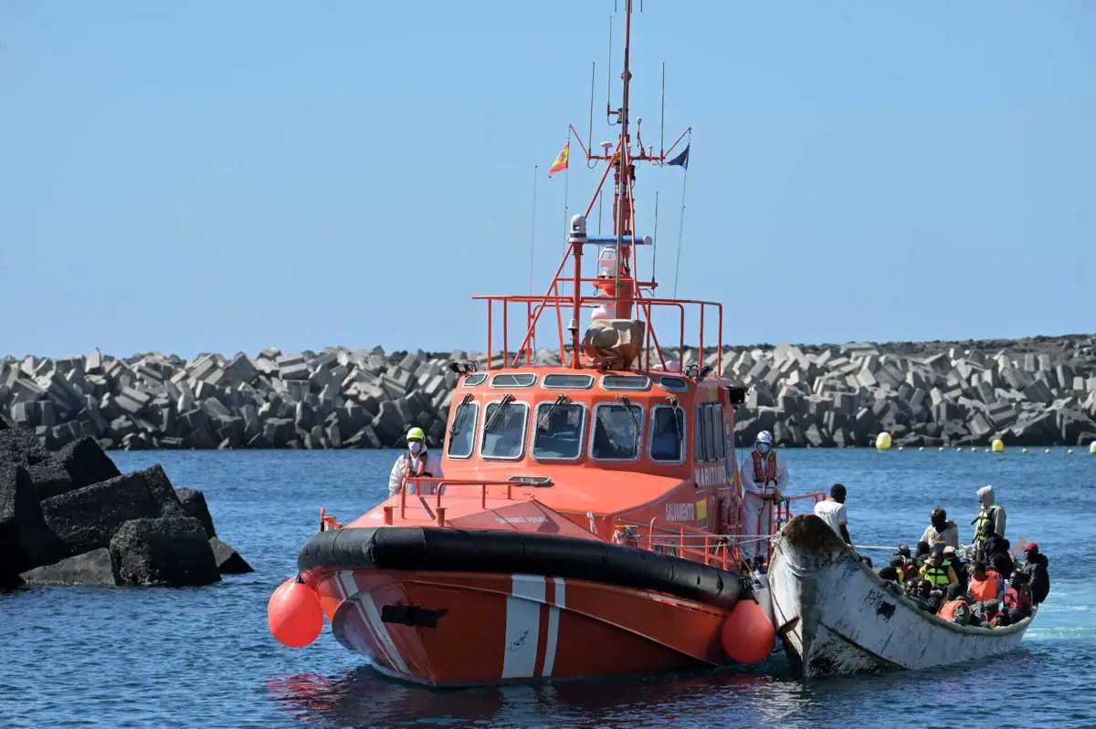 Imagem de contexto do artigo Resgatadas 217 pessoas em três barcos próximo das ilhas Canárias