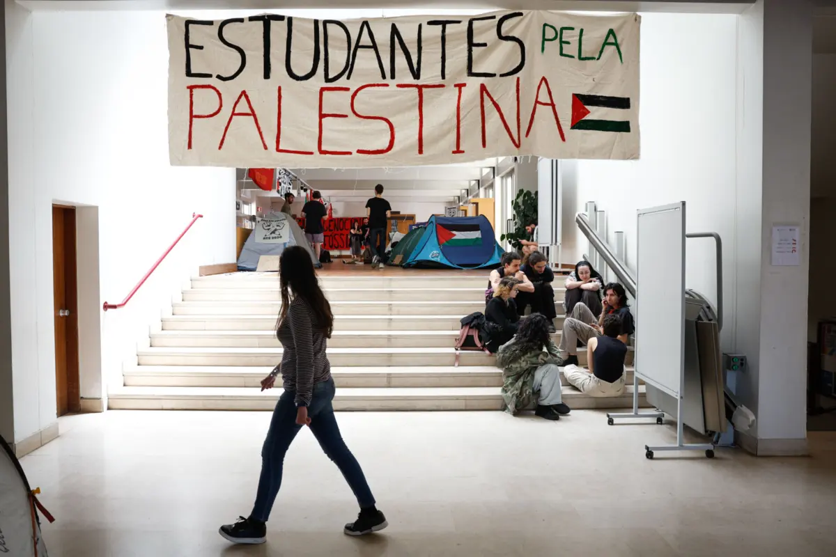 As direções "favoreceram inicialmente a coexistência da manifestação"