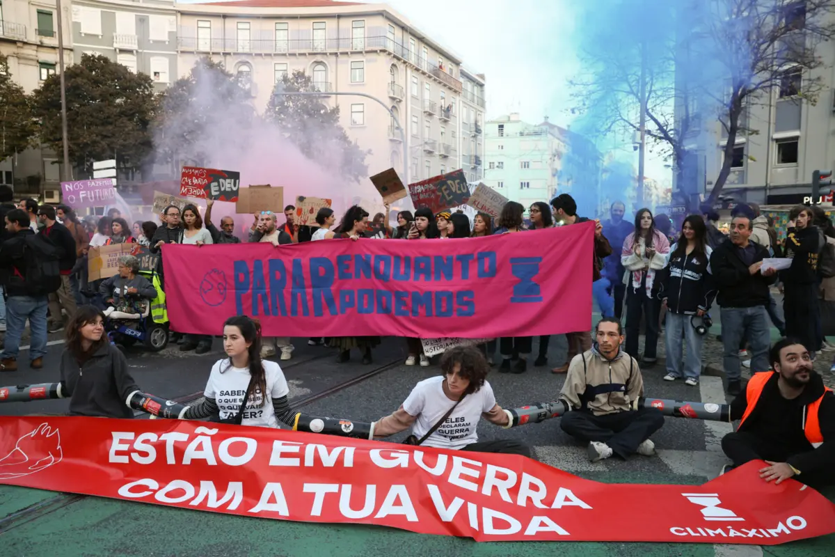 Imagem de contexto do artigo Centenas de pessoas manifestaram-se em Lisboa contra combustíveis fósseis