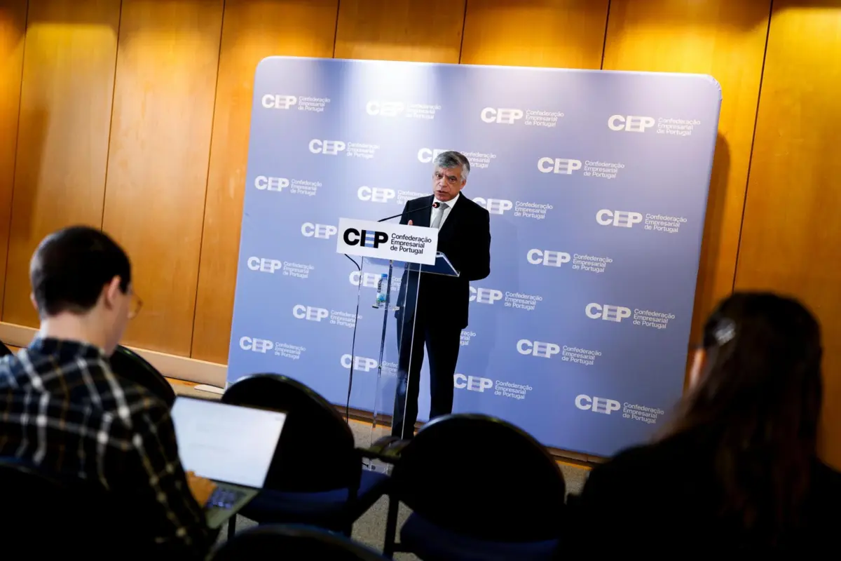 Lei laboral: Cip deixa cair alterações na não reintegração após ...