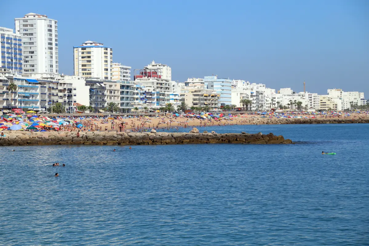Imagem de contexto do artigo Algarve: levantado desaconselhamento de banhos nas praias de Vilamoura e Quarteira
