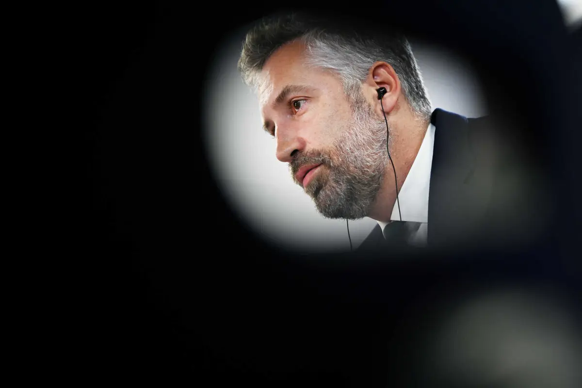 Imagem de contexto do artigo Défice em 2025? Pedro Nuno Santos diz que alerta de Centeno é para "levar muito a sério"