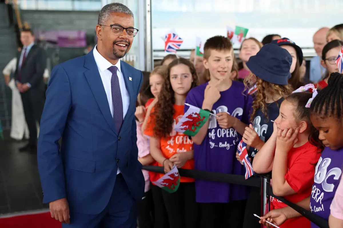 Vaughan Gething garantiu: "Em 11 anos como ministro, nunca tomei uma decisão para ganho pessoal"