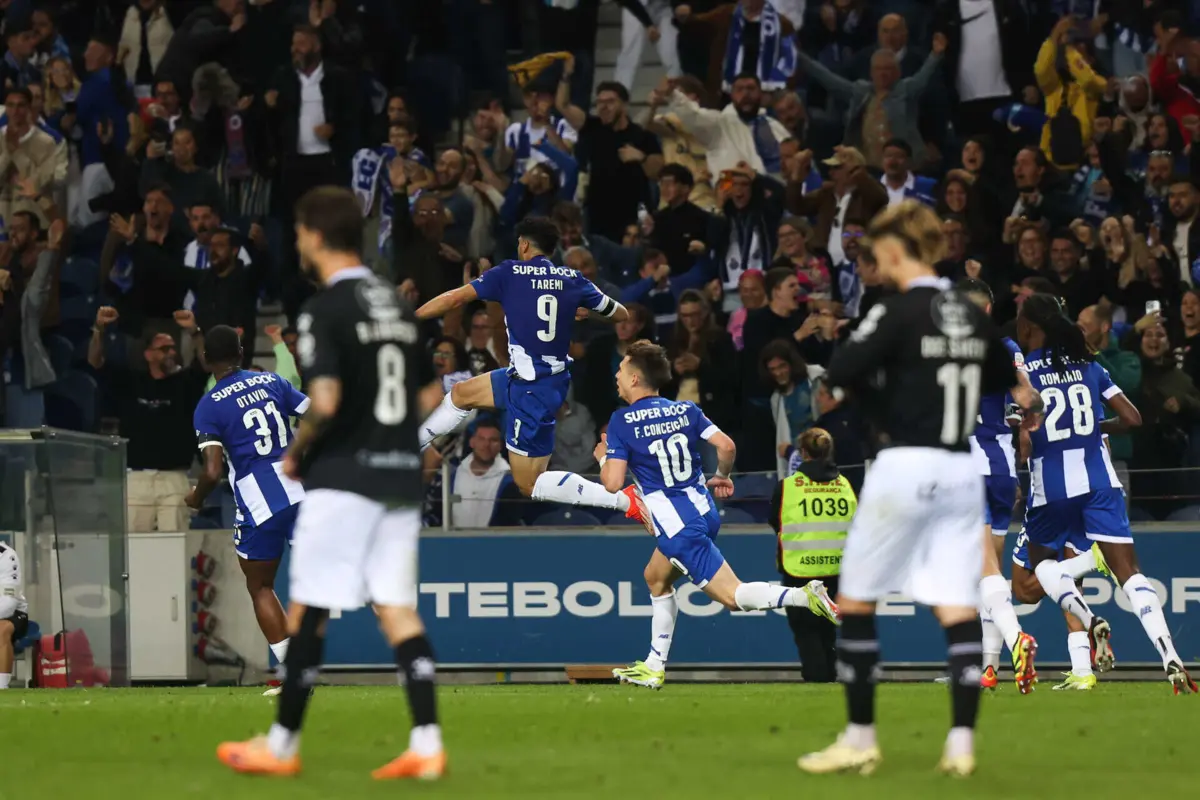 Taremi a festejar o golo que deu a vitória ao FC Porto