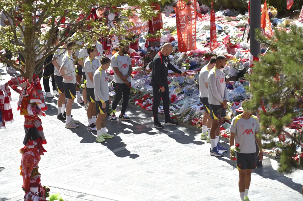 Imagem de contexto do artigo Morte de Diogo Jota. Arne Slot lembra "um campeão em tudo" que pode inspirar a equipa