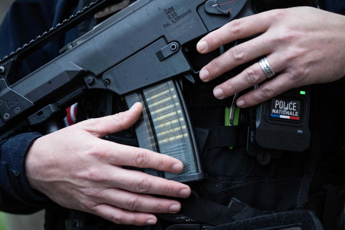 Imagem de contexto do artigo Polícia matou a tiro homem suspeito de preparar ataque a sinagoga em França