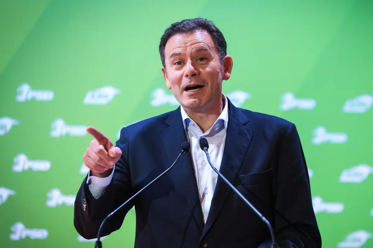 Imagem de contexto do artigo Montenegro garante que salário mínimo nos 1600 é "realista", mas não se compromete com prazos