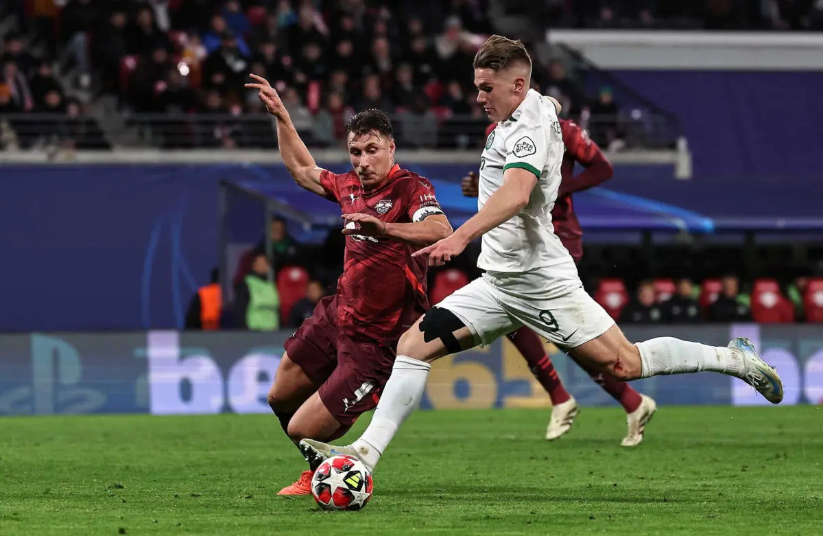 Imagem de contexto do artigo Nem a máscara salva o leão: Leipzig vence Sporting na estreia europeia de Rui Borges. Veja os golos