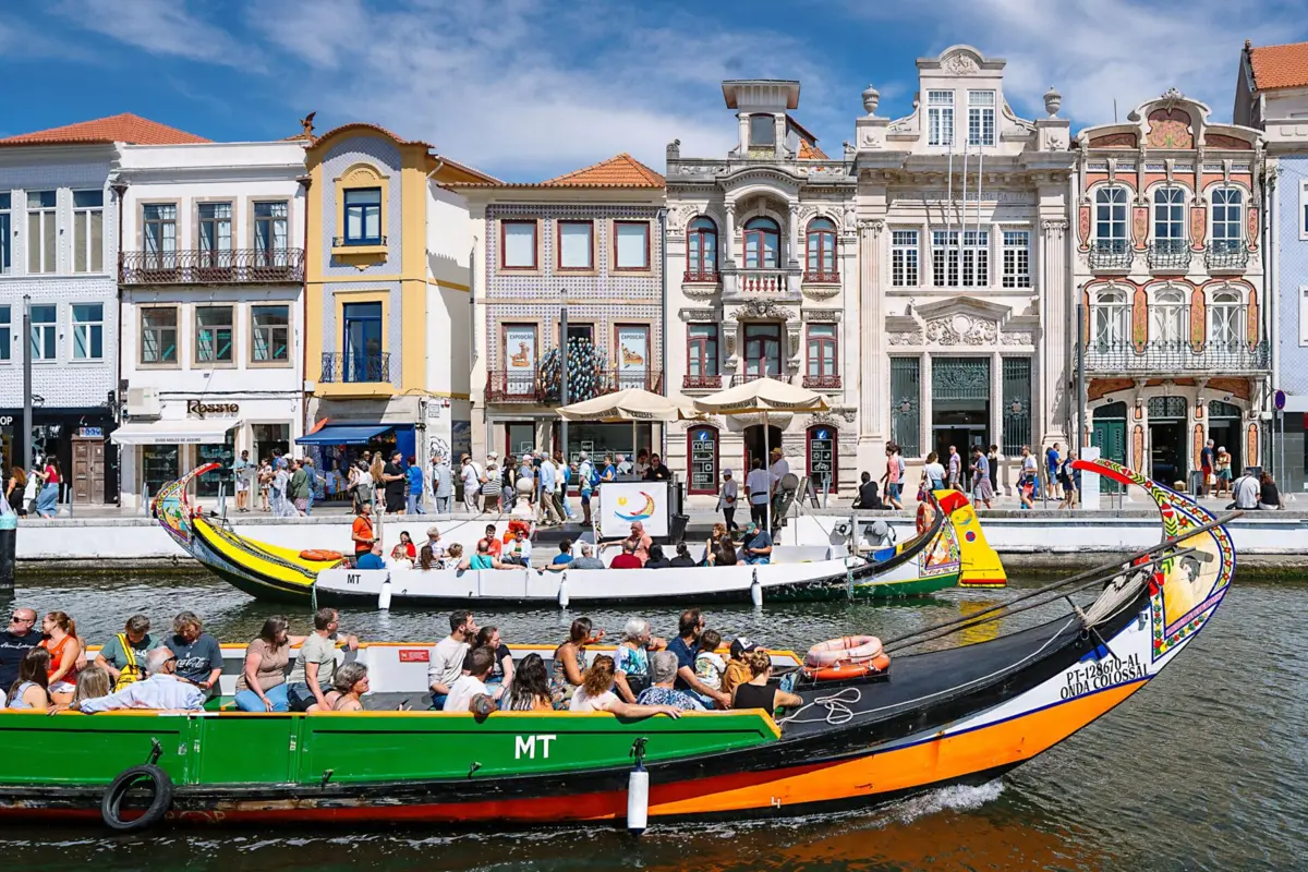 Imagem de contexto do artigo Arte e Barcos Moliceiros de Aveiro inscritos em Lista de Salvaguarda Urgente da UNESCO