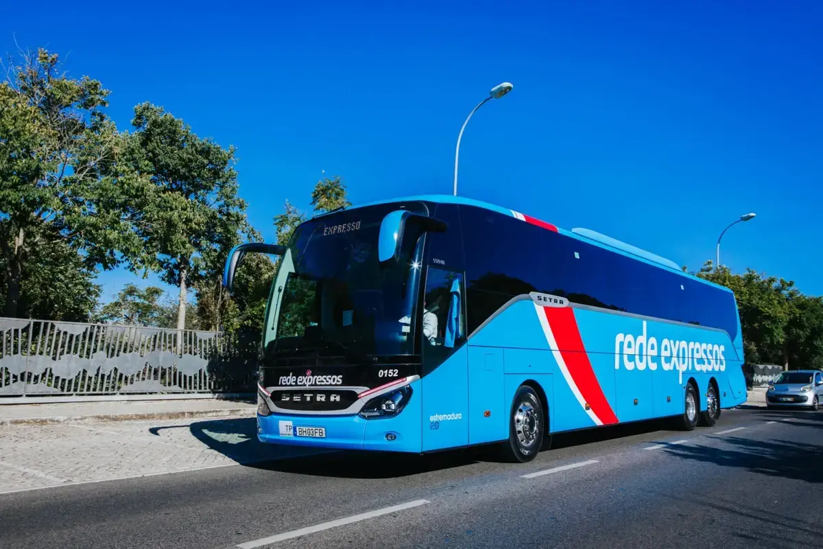 Imagem de contexto do artigo Rede Expressos mantém restrição à FlixBus e contraria AMT: "O terminal de Sete Rios está esgotado"