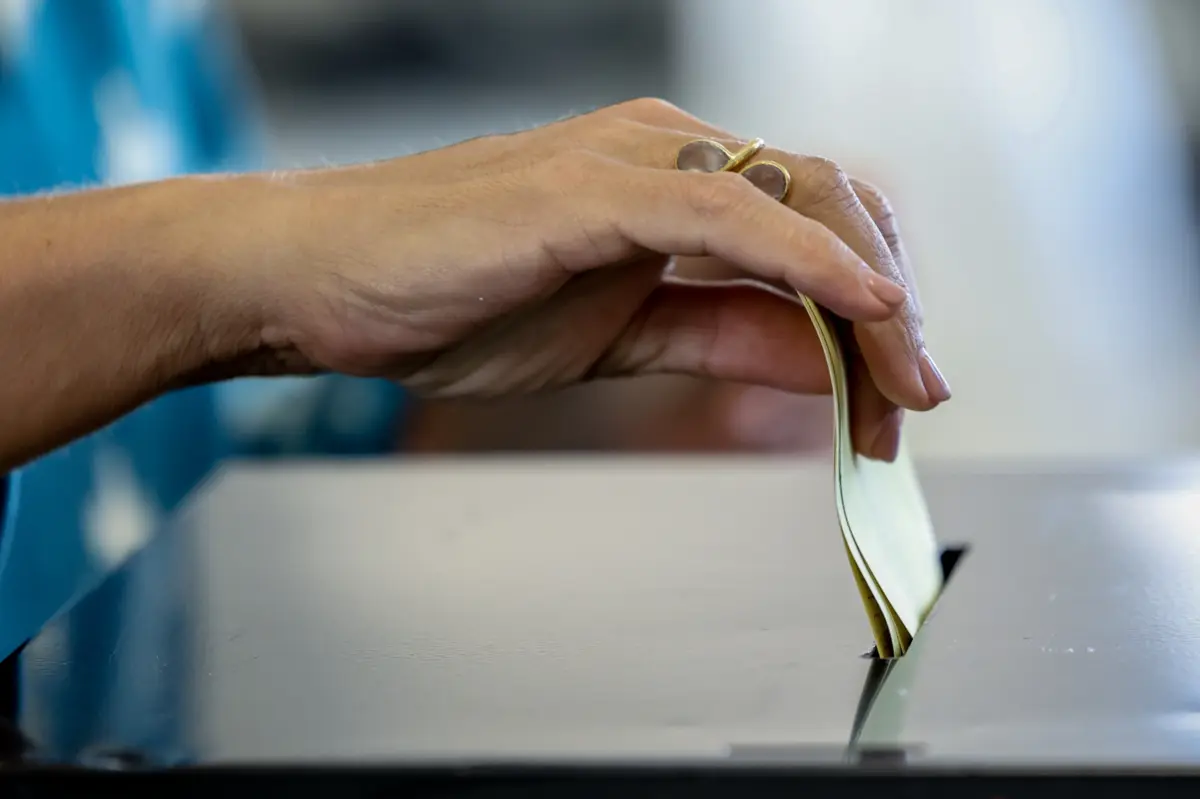 Imagem de contexto do artigo “Qual é a ideologia?” Aljezur elege autarca independente apoiado pelo PSD que já foi presidente da câmara pela CDU e PS