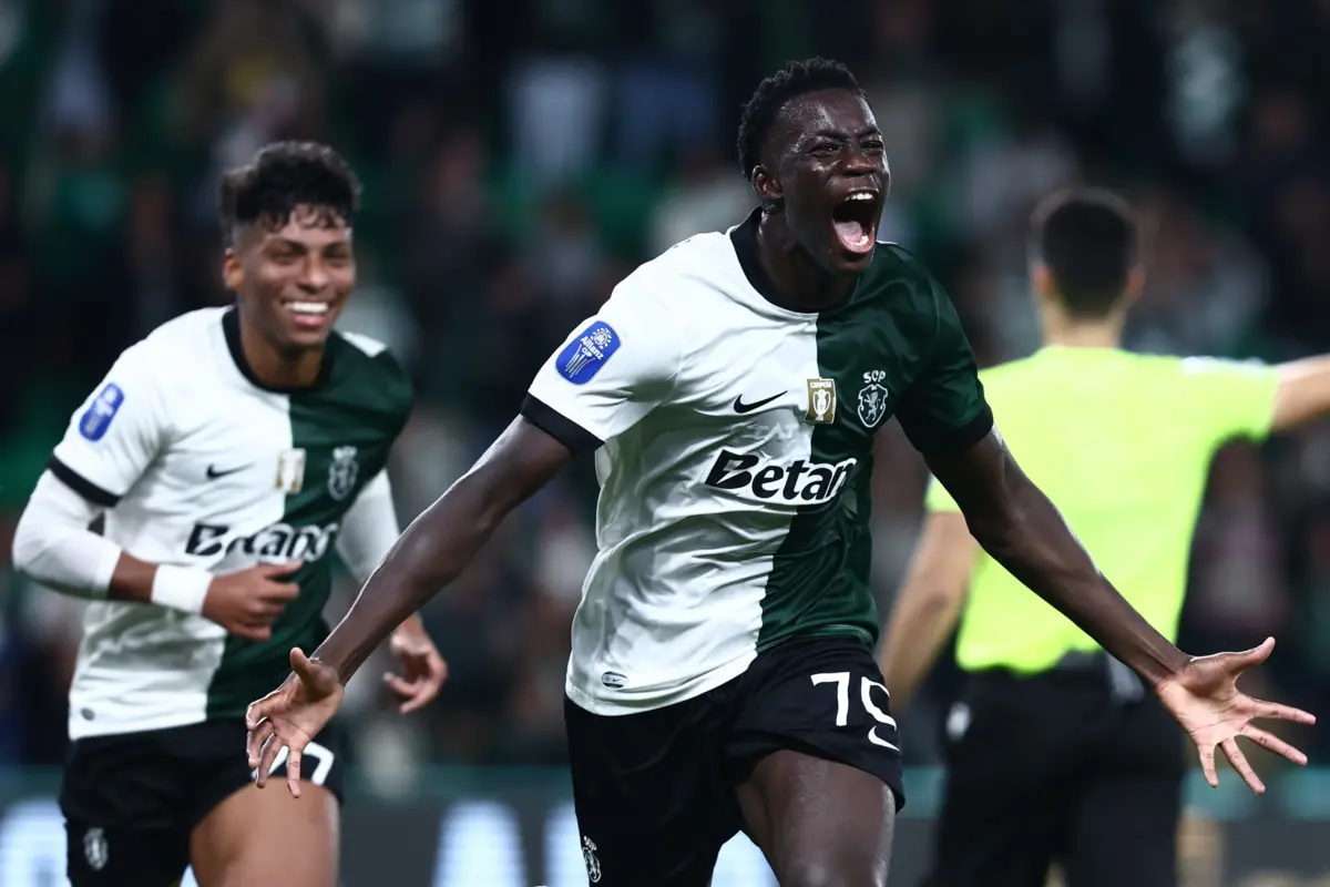 Imagem de contexto do artigo Quenda e Blopa: leõezinhos à caça em Alvalade. Sporting goleia Alverca e está na final four da Taça da Liga