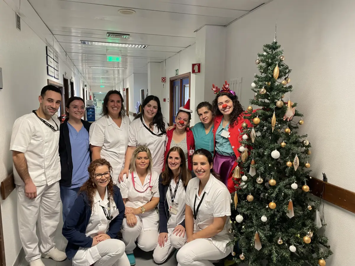 Imagem de contexto do artigo "Partilhar alegria, humor e afetos." Palhaços d’Opital estão a “Tocar Magia” nos hospitais