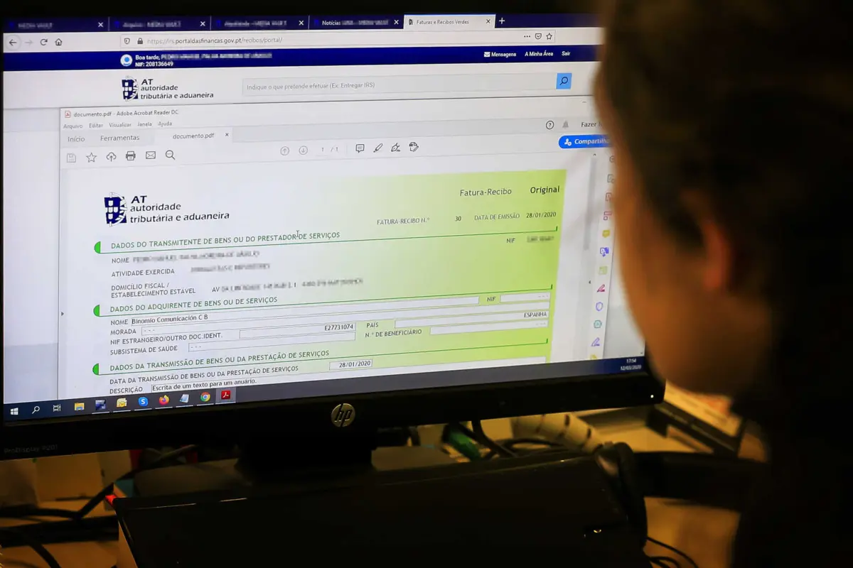 Imagem de contexto do artigo Confuso com a nova aplicação dos recibos verdes? Há campos que podem deixar de ser preenchidos