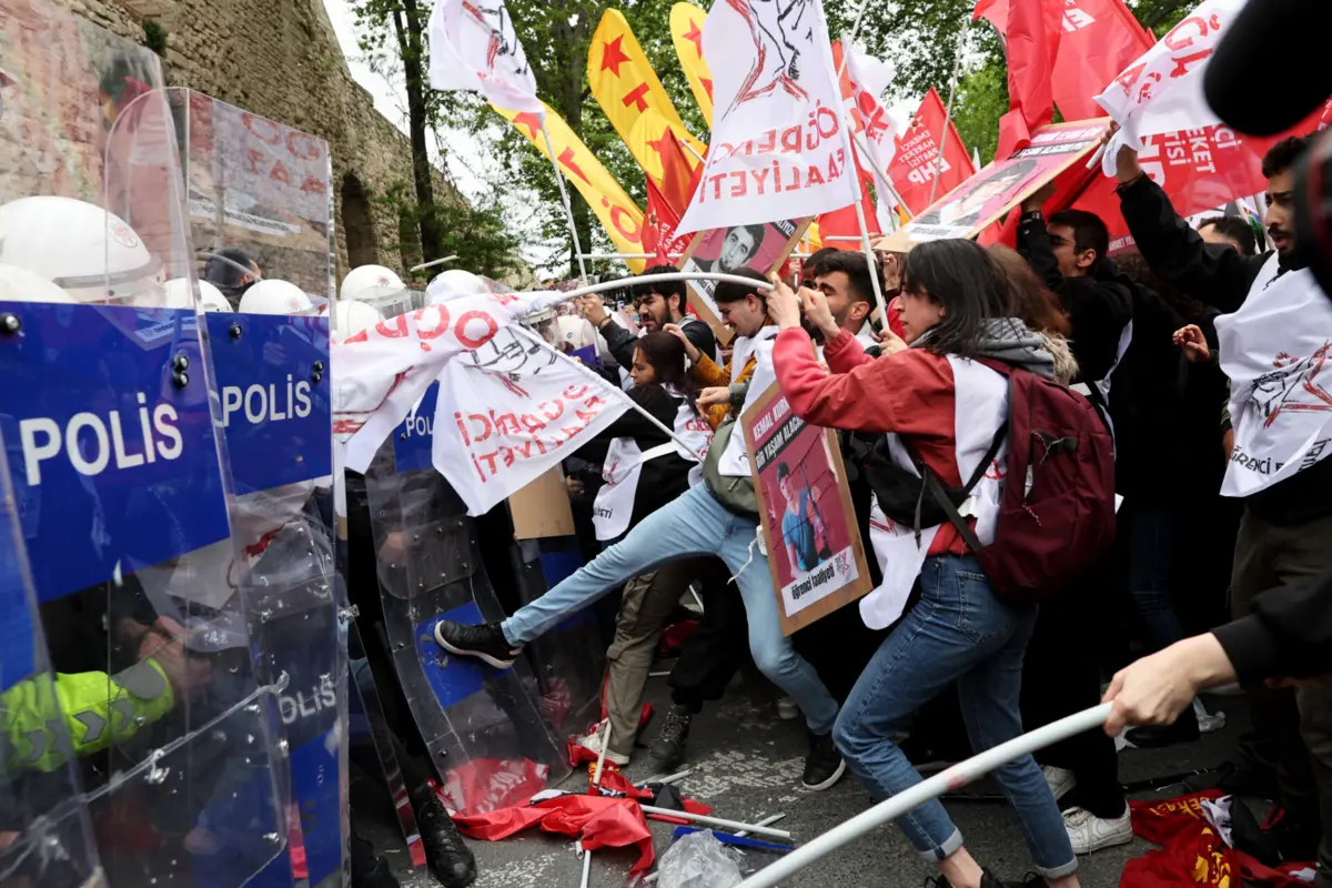 Imagem de contexto do artigo Quase 150 detidos em protestos do 1.º de Maio em Istambul. Polícia usa gás lacrimogéneo para dispersar manifestantes