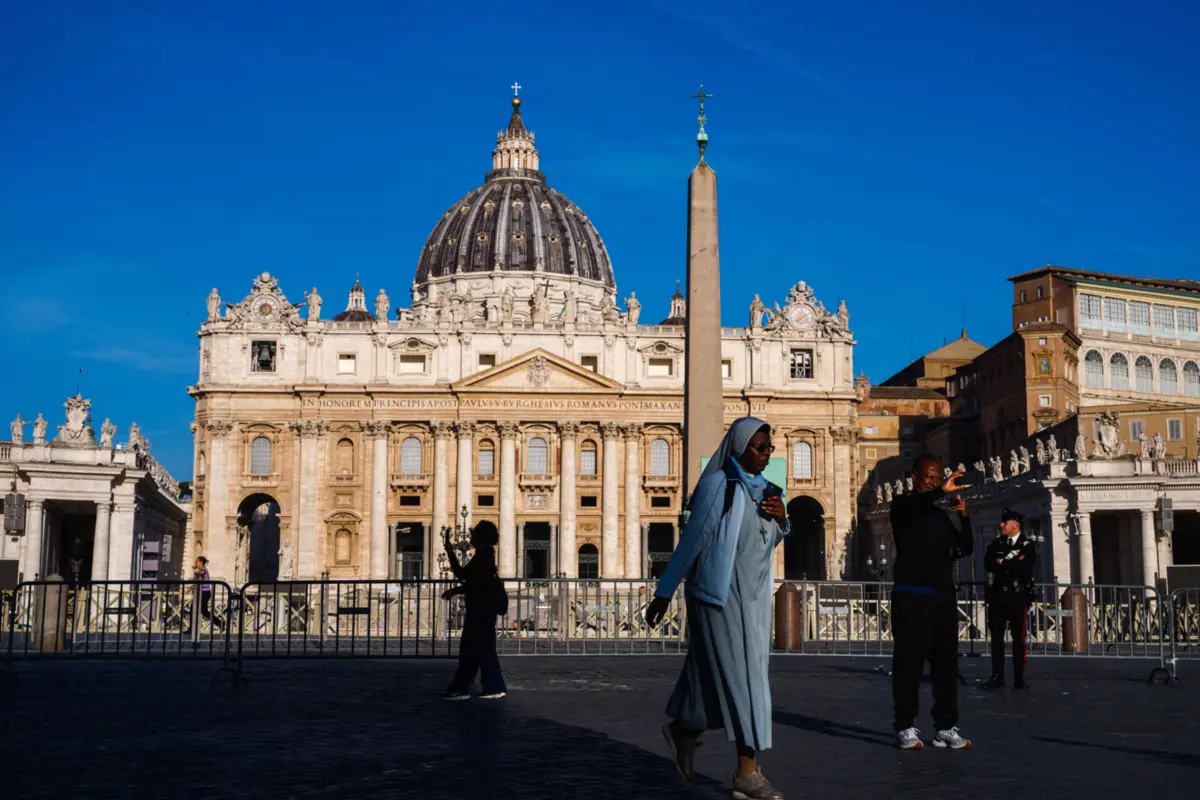 Imagem de contexto do artigo Conclave: cardeais reunidos na Capela Sistina iniciam votação para escolher sucessor de Francisco