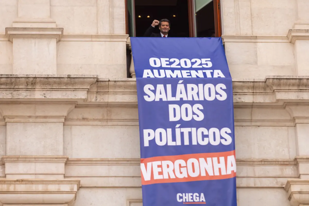 Imagem de contexto do artigo Chega protesta na AR contra fim dos cortes nos salários dos gestores e titulares de cargos públicos