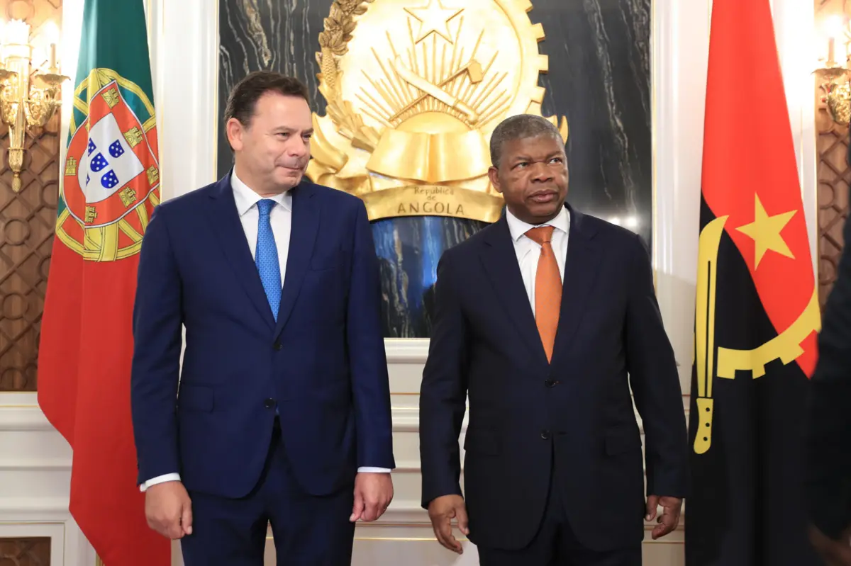 O primeiro-ministro português, Luís Montenegro, com o Presidente da República de Angola, João Lourenço