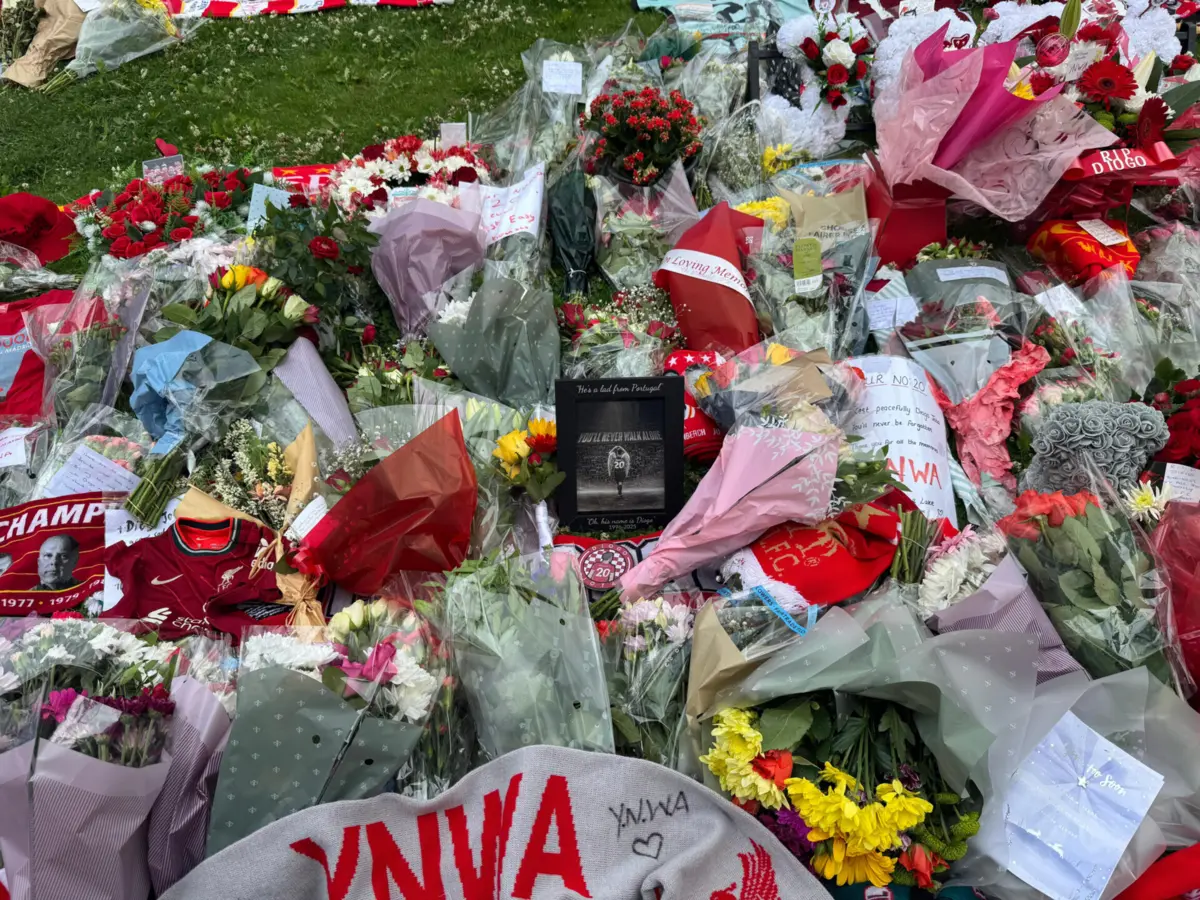 Imagem de contexto do artigo Da rivalidade à união em Liverpool para homenagear Diogo Jota, o eterno número 20