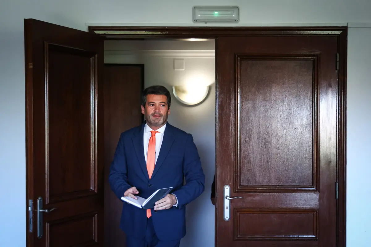 Imagem de contexto do artigo Ventura diz que alcançou “princípio de entendimento” com Montenegro sobre nacionalidade, imigração e IRS