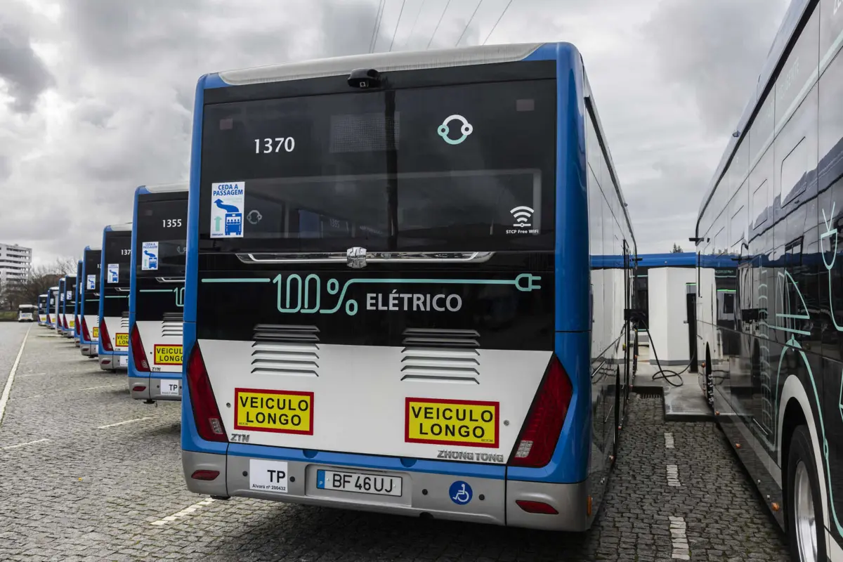 Durante o período da greve, estão assegurados alguns serviços mínimos, abrangendo os serviços diurno, noturno e a totalidade da rede de madrugada