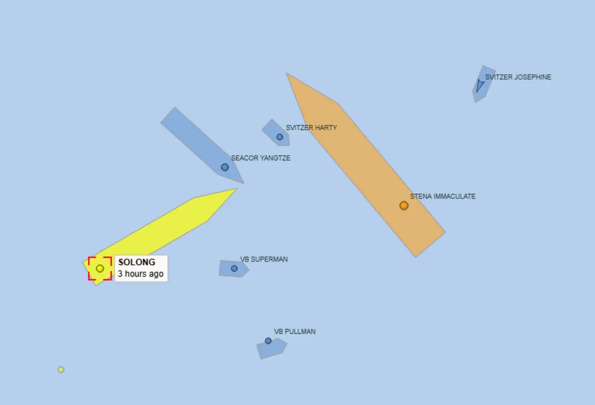 O navio português "Solong" (a amarelo na imagem) está registado na Madeira