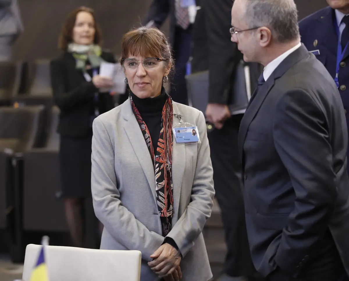 Imagem de contexto do artigo “Um milhão de Euros”. Portugal vai adquirir munições de artilharia para a Ucrânia