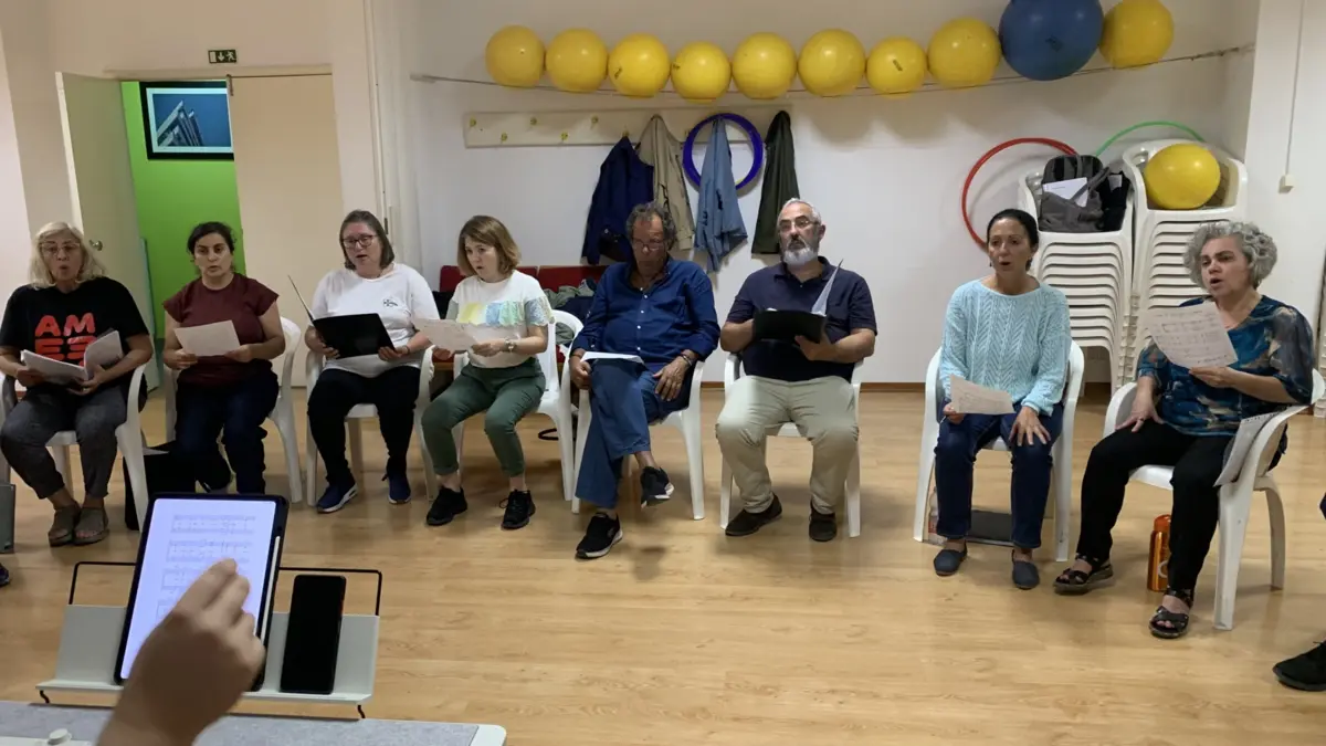 Imagem de contexto do artigo "Quem canta seus males espanta." Festival "vozes que (in)spiram" mostra como ser parte de um coro "limpa" a mente