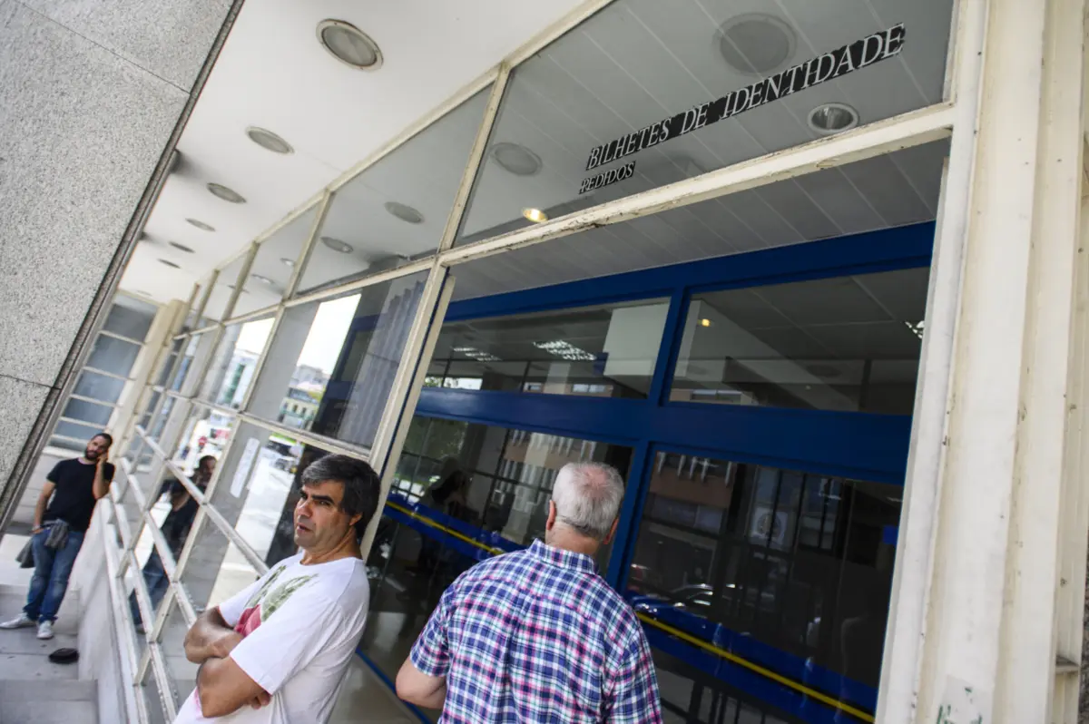 Imagem de contexto do artigo Retomado atendimento em conservatórias e balcões de registos, sindicato alerta que serviço pode ficar mais demorado