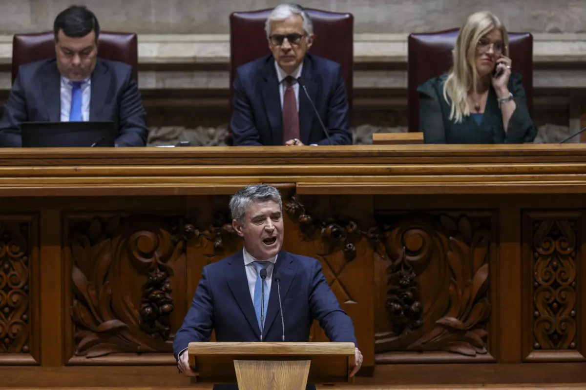 Imagem de contexto do artigo Carneiro não se compromete com próximo OE e aconselha Montenegro a reconhecer sentido de Estado do PS