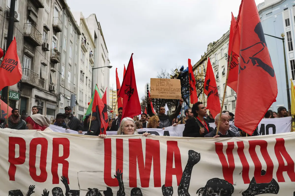 Imagem de contexto do artigo Esquerda em protesto pela “defesa do Estado de Direito”. PS diz que “luta deve ser de todas as forças parlamentares democráticas”