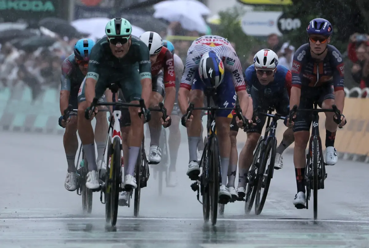 Jonathan Milan (à esq.)