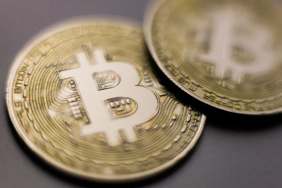 Em causa estão crimes de associação criminosa, branqueamento de capitais e burla qualificada