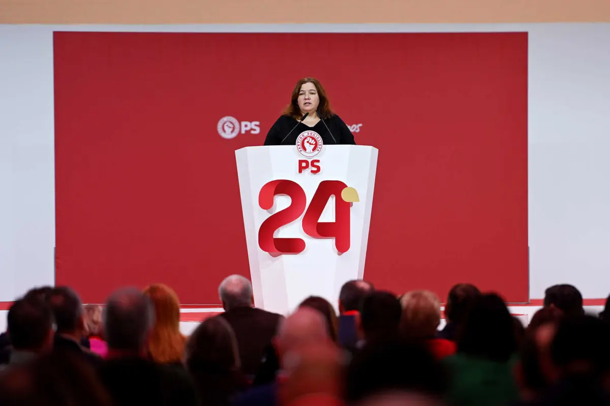 Imagem de contexto do artigo "Um truque." PS atira ao Governo e lembra que IRS Jovem e descida do IRC comprometem OE (mesmo fora do documento)