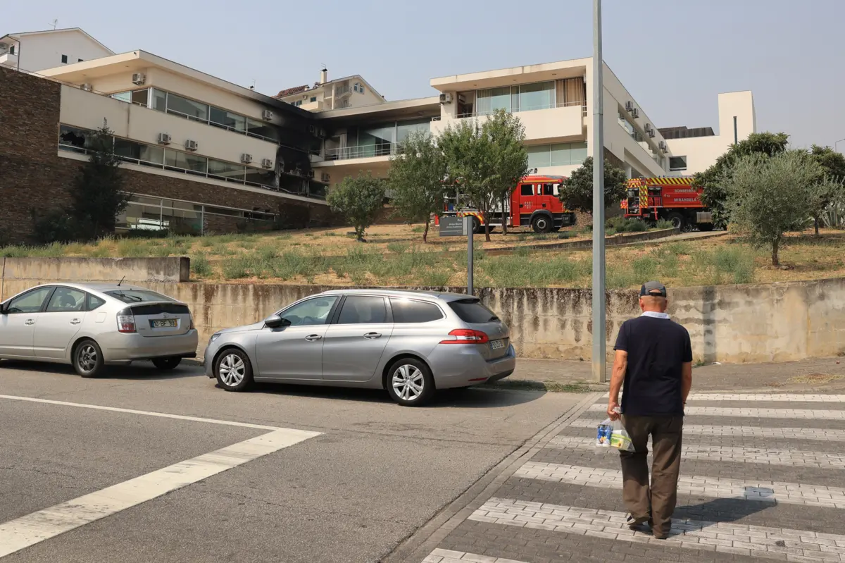 Imagem de contexto do artigo Câmara de Mirandela decreta três dias de luto pela morte de seis idosos em incêndio num lar