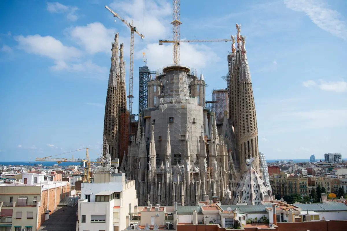 A Basílica da Sagrada Família foi encomendada em 1883 e, a partir da década de 1910, Gaudí dedicou-se em exclusivo à concretização da obra