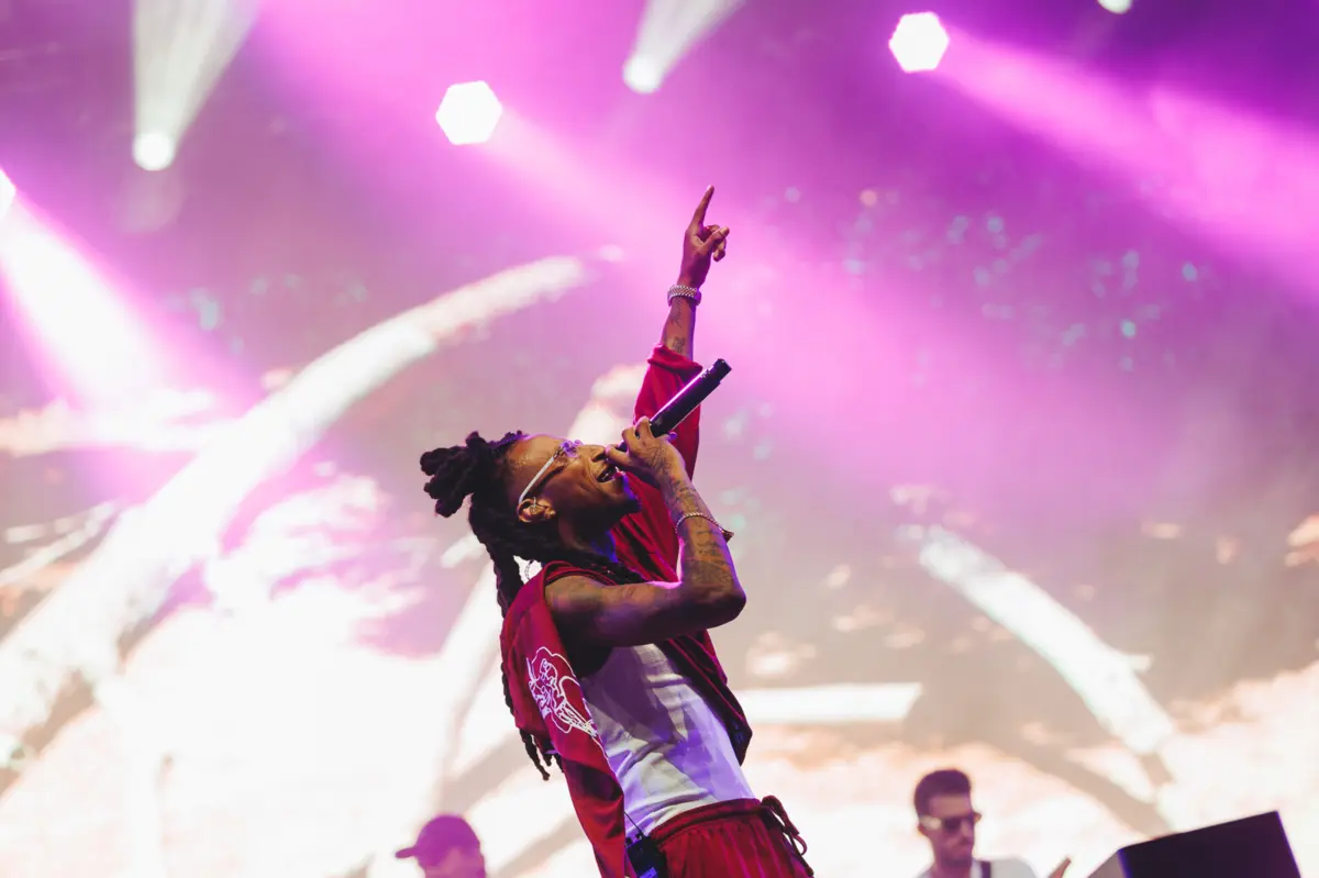 Imagem de contexto do artigo Julinho KSD à TSF: "Não podemos deixar de cantar em crioulo. A História não é só no livro da escola, tem de ser ouvida pelo povo"