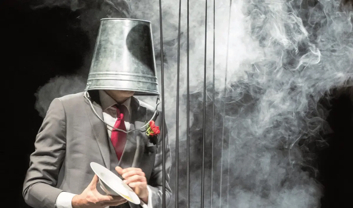 Um espetáculo da companhia belga de Novo Circo Les Vélocimanes Associés