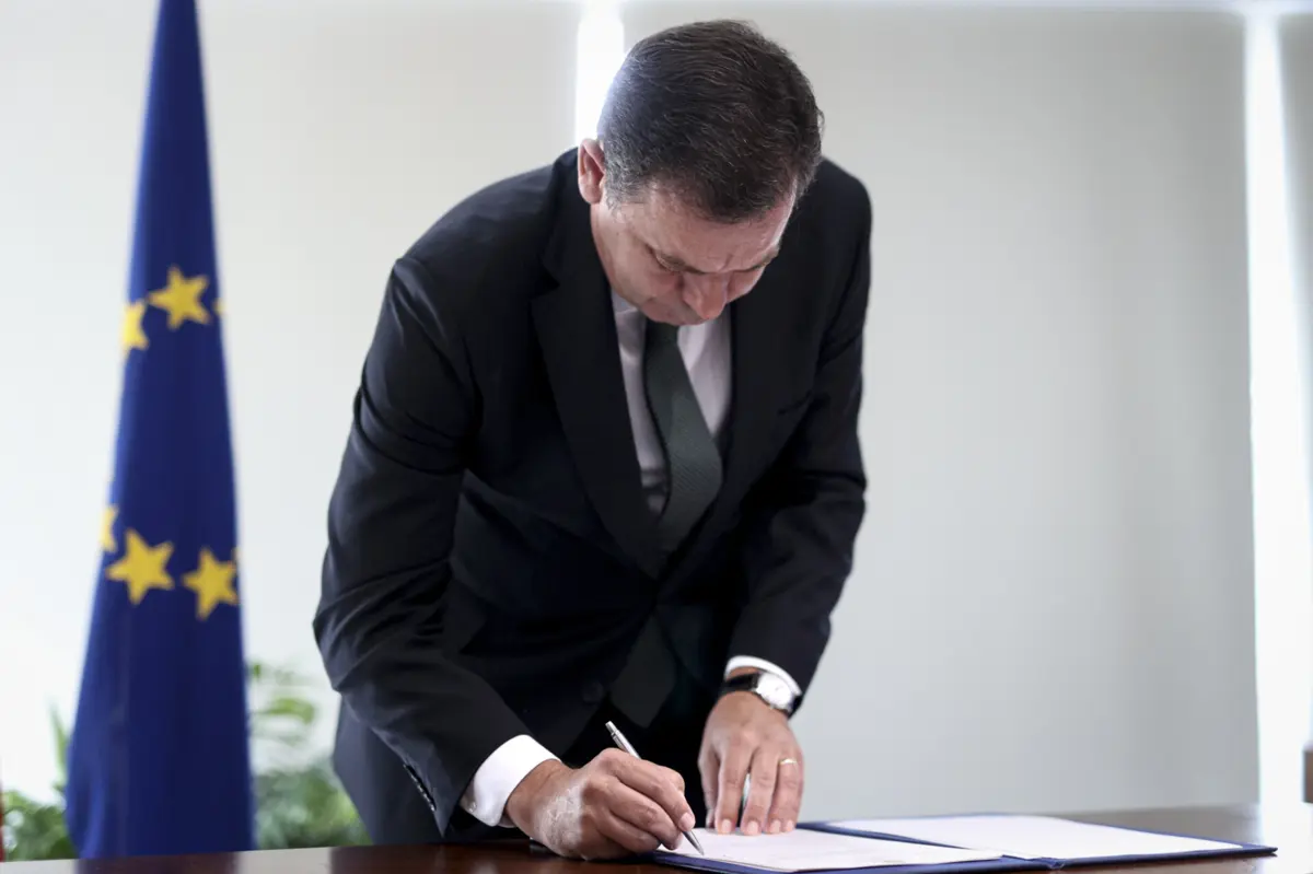 Do lado do Governo, o acordo foi assinado pelo primeiro-ministro e pela ministra do Trabalho, Solidariedade e Segurança Social