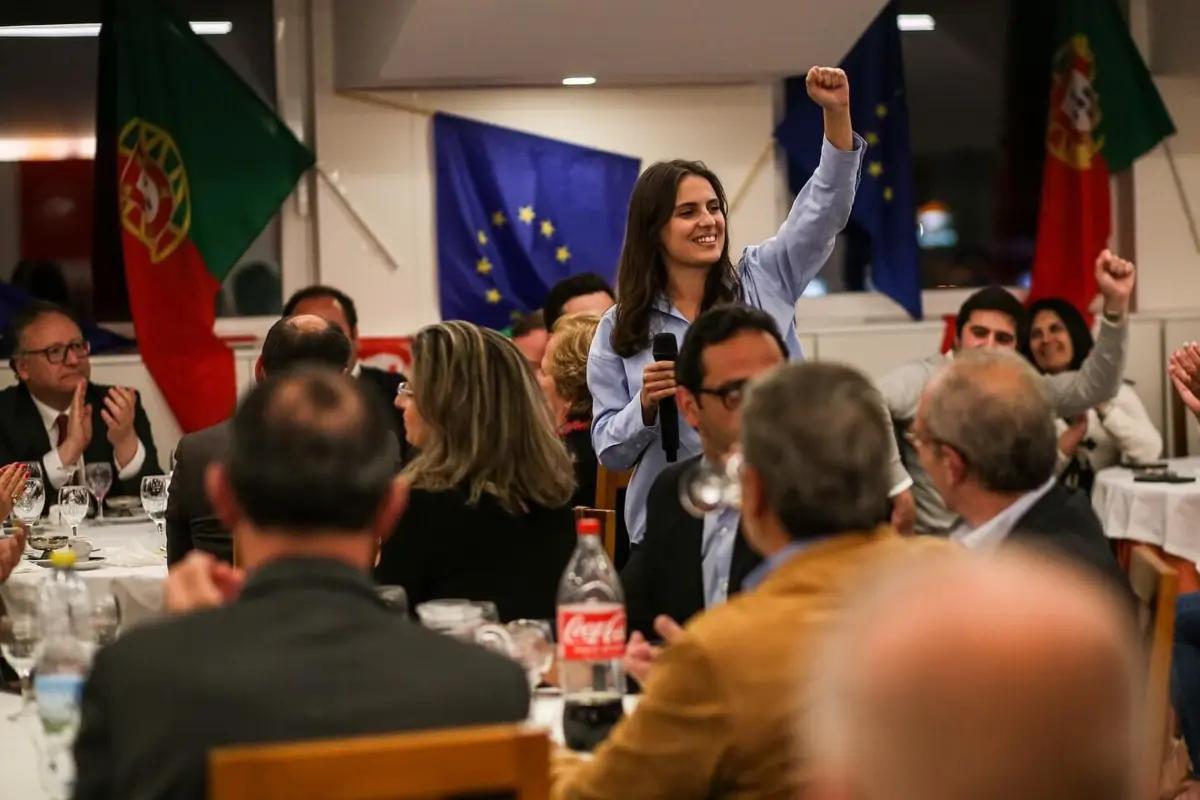 Imagem de contexto do artigo Candidata à JS quer 10% de habitação pública e alargar IVG. Dá nota positiva a Costa, mas "muito ficou por fazer"