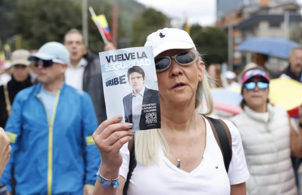 Imagem de contexto do artigo Uribe, o senador colombiano com uma vida marcada pela violência: mataram-lhe a mãe aos 4 anos e agora tentaram matá-lo